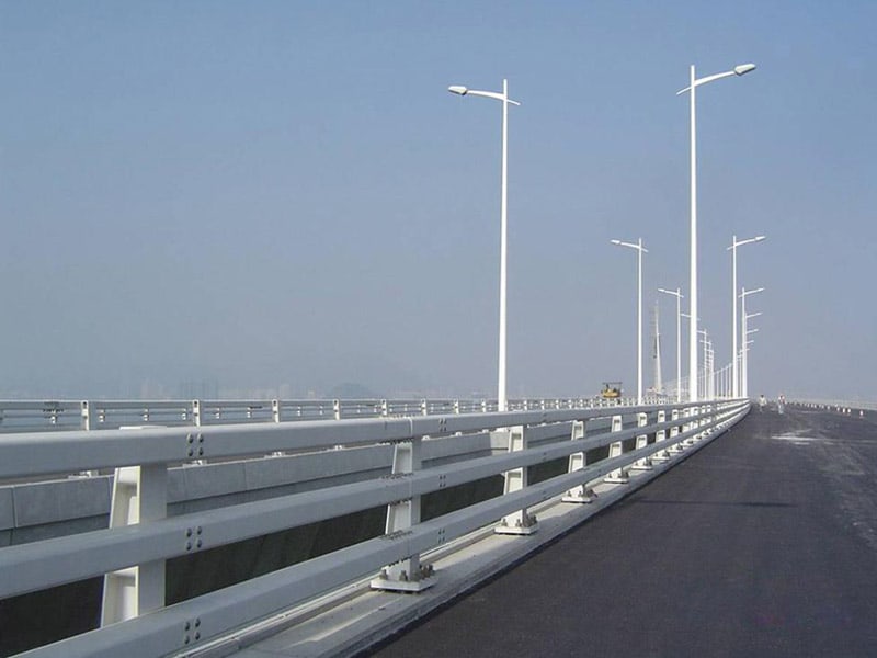 防撞護(hù)欄的材料品質(zhì)和設(shè)置有什么要求