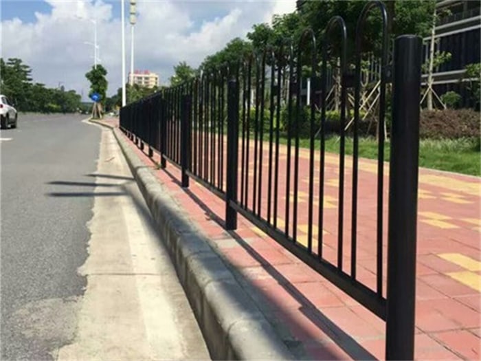 人行道護(hù)欄