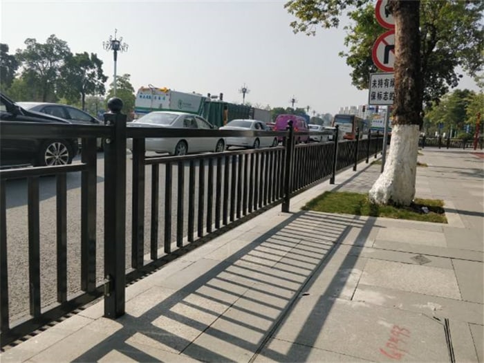 人行道護(hù)欄