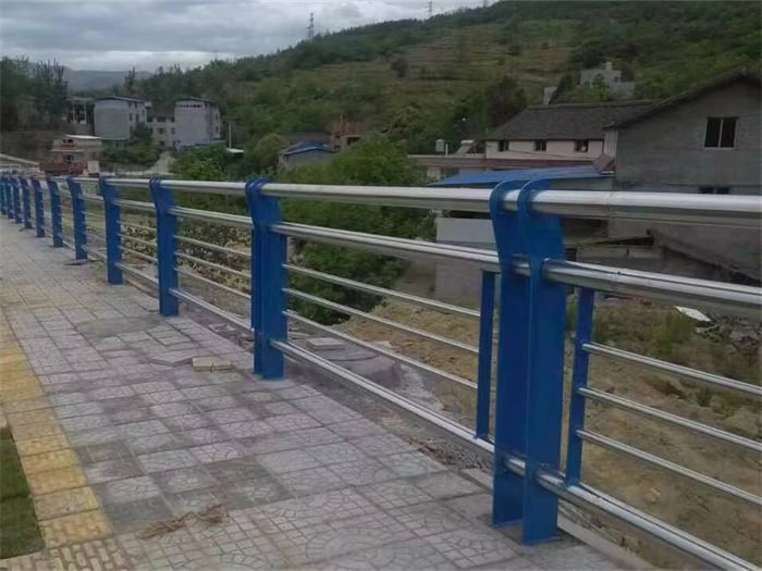 不銹鋼復(fù)合管護(hù)欄