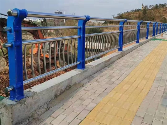 不銹鋼復(fù)合管護(hù)欄