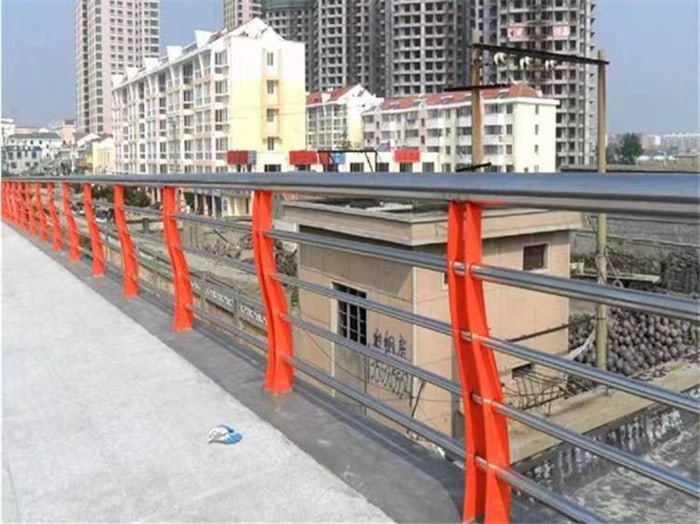 不銹鋼復(fù)合管護(hù)欄