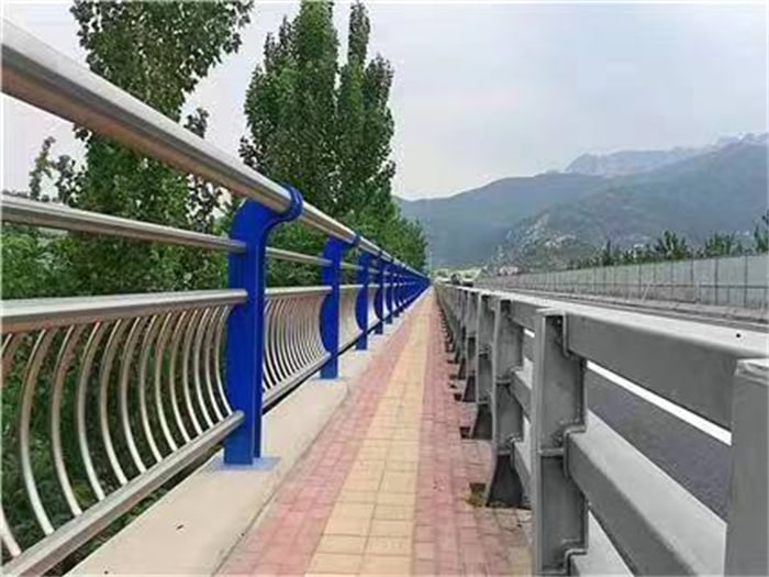 不銹鋼復(fù)合管護(hù)欄