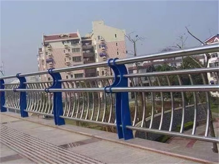 不銹鋼復(fù)合管護(hù)欄