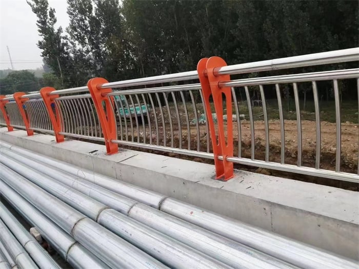 不銹鋼復(fù)合管護(hù)欄