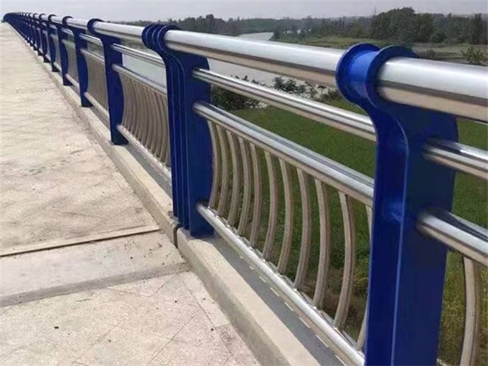 不銹鋼復(fù)合管護(hù)欄