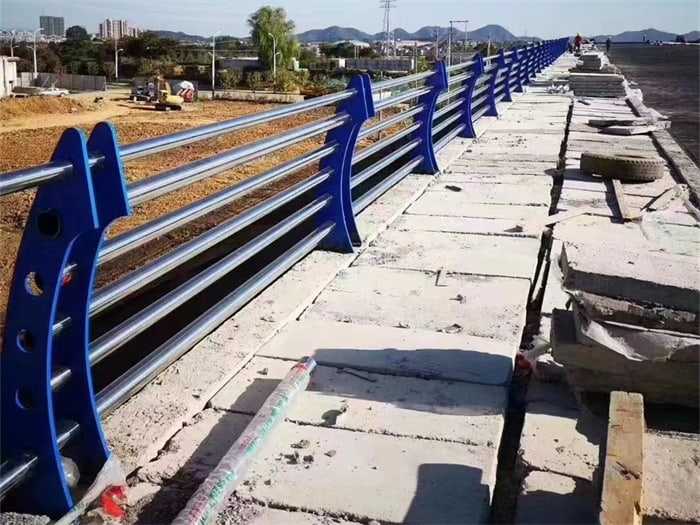 不銹鋼復(fù)合管護(hù)欄