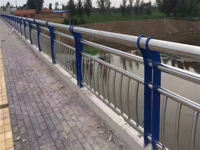 不銹鋼復(fù)合管護(hù)欄